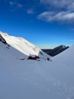Just wrapped up a 4-day split-board mountaineering course based out of O’Leary’s Hut in the Cass Valley.
Early season and already great snow coverage for July! We had a mix of conditions — firm, windblown, and creamy pockets of goodness — but if you know where to look, there’s definitely good skiing to be found. A cheeky 2cm top-up on the last night freshened things up perfectly.
And the icing on the cake? A soak in the wood-fired hot tub under a sky full of stars. Real backcountry, real adventure. 🌌🏔️❄️
📸 @elke_mountain_guide
#SplitboardingNZ #BackcountrySnowboarding #CassValley #CassValleySkiTouring #OLearysHut #SkiMountaineering #SkiTouring #BackcountrySkiing #MountaineeringSkills #AlpineRecreation #HotTubWithAView Backcountry Skills & Avalanche Courses - Ski Mountaineering Course - #336
