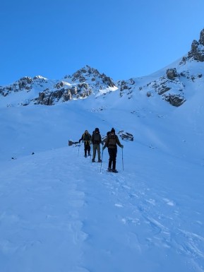 Another successful snowshoe mountaineering mission up to O’Leary’s Hut in the Cass Valley ✅❄️
A solid few days of travel, skills, and stunning views – with everything from mountain skills to route planning and avalanche safety.
And yes… the hot tub was on 🔥 Nothing like a soak under the stars after a big day in the hills. Thanks to the team for the good vibes and strong legs!
📸 @owen.climb.ride.fly
#CassValley #Snowshoeing #WinterMountaineering #OLearysHut #AlpineRecreation #BackcountryHutLife #HotTubWithAView #NZMountains #SouthernAlps #NZMGA #GuidesLife
@nzmga @nz_mackenzie @explorecassvalley Mountaineering Skills & Alpine Climbing Courses - Winter Mountaineering Course - #349