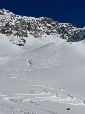 Cass Valley magic ✨⛷️
What a week up at Lady Emily Hut. The snow gods delivered and Cass really turned it on. Big smiles, tired legs, and plenty of powder turns to keep us buzzing until the next trip back into this special valley. 🏔️❄️
📸 @vindy_hlt
#CassValley #CassValleySkiTouring #SkiTouringNZ #PowderDays #SouthernAlps #BackcountrySkiing #RealBackcountry #SkiTouring #SouthernAlps #TekapoAdventures #LadyEmilyHut #SkiAdventure #AlpineRecreation #NZMGA #GuidesLife - Lady Emily Hut - #360