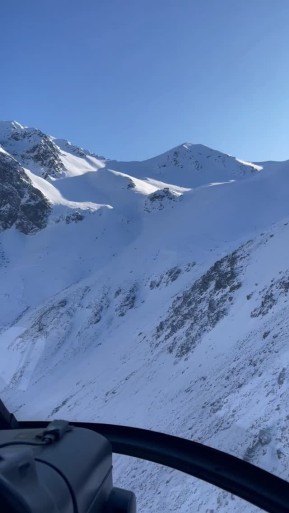 Another epic week up at Erewhon Hut 🙌
Even after a long fine spell we still sniffed out hidden powder gullies and fresh lines. With the stable weather it was all about bigger missions and exploring — and the corn skiing was on! 🌽❄️
Long runs off Mt Arthur and Mt Potts were definite highlights. Endless terrain, something for everyone, and grins all round. ⛷️✨
#ErewhonHut #SkiTouringNZ #BackcountrySkiing #PottsRange #SouthernAlpsNZ #CornSnow #PowderTurns #EarnYourTurns #SkiUphill #AlpineRecreation #NZMGA #WeAreIFMGA #GuidesLife New Zealand Winter Mountain Adventures - Potts Range Ski & Split-board Tours - #362