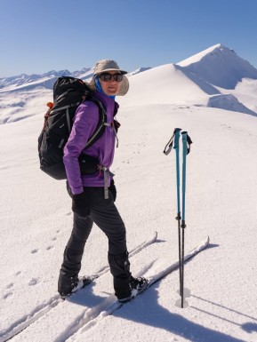 Looking back at August…
Fun adventures touring on Nordic skis out of Rex Simpson Hut in the Two Thumb Range 🎿✨
From gliding across snowy basins to climbing towards Stag Saddle, the days were full of exploring and chasing big Mackenzie views.
Evenings at the hut brought plenty of laughs and stories. Guide Simon even whipped up some backcountry Eggs Benedict — now that’s a brunch to fuel adventures 🥚🍳👌
📸 A. McIntosh
#NordicSkiing #CrossCountrySkiing #TwoThumbRange #RexSimpsonHut #StagSaddle #LakeTekapo #BigSkyCountry #TekapoAdventures #MackenzieNZ #WinterAdventures #SkiTouringNZ #AlpineRecreation Two Thumb Range Adventures - Lake Tekapo Nordic Ski Touring - #366