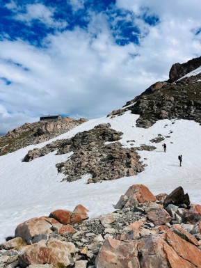 Highlights from our recent Ball Pass Summit Trek.
Thanks Amy Carroll for sharing your pics with us 🫶
#BallPassSummitTrek #CarolineHut #AlpineTrekking #MountainHiking #SouthernAlps #NZMountains #AorakiMountCook #Mountaineering #NZMGA #AlpineRecreation - Alpine Recreation - #404