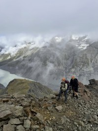 Climbing high up above the Hooker Valley on the Ball Pass Crossing yesterday. The morning cloud lifted just enough to give us a glimpse of the lake, glacier and the surrounding mountains 🥾🏔️🌥️
🔗 https://alpinerecreation.com/new-zealand-alpine-hikes-trekking-and-snowshoeing/trans-alpine-crossings-and-traverses/ball-pass-crossing
📸 @elke_mountain_guide
#BallPass #AlpineTrek #MountainAdventure #AlpineCrossing #AorakiMountCook - New Zealand Alpine Treks & Hikes - #430
