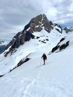 Another great adventure in the Cass Valley — this time on snowshoes. ❄️
Hut to hut through the Lake Tekapo high country, exploring hidden corners of the backcountry. Quiet, wild, and beautiful. Heated huts, big views, and that perfect mix of comfort and adventure. 🏔️
📸 @adventure_hobo
#CassValley #TekapoHutToHut #GamackRange #NZBackcountry #AlpineAdventure #MountainAdventure #TekapoAdventures #HikeTekapo #MountainHike #HikingNZ #Snowshoeing #AlpineTrekking #AlpineRecreation #NZMGA #GuidesLife - New Zealand Alpine Treks & Hikes - #380