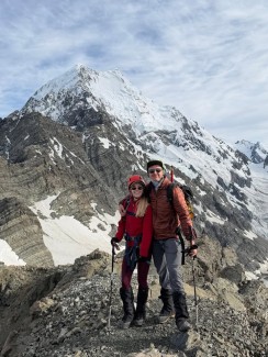 🌄 Ball Pass Summit Trek — an alpine adventure you’ll never forget! ❄️💪
3 days deep in Aoraki / Mount Cook National Park, learning real mountaineering skills, crossing glacial terrain, and summiting a peak with views to match every step. 🧗♂️🗻 
✨ Highlights:
• Getting hands-on with crampons & ice axe — conquer snowy slopes with confidence 🥾❄️ 
• Climbing Kaitiaki Peak (2,222 m) — panoramic views over the Southern Alps worth every vertigo-inducing moment 🌥️📸 
• Crossing Ball Glacier — glacier travel surrounded by big mountains that makes you feel tiny in the best way possible 🧊🌍 
Sunsets at Caroline Hut, laughs with the crew, and epic mountain vistas — this trek is the perfect mix of challenge and awe. 🏔️🔥
📸 @taichiro_naka
📍 Link in bio for more info and dates. Ready to step up your adventure game? ✨
🔗 https://alpinerecreation.com/new-zealand-alpine-hikes-trekking-and-snowshoeing/new-zealand-alpine-treks-and-hikes/ball-pass-summit-trek
#BallPass #CarolineHut #AorakiMountCook #AlpineTrek #MountainHike - Alpine Recreation - #423