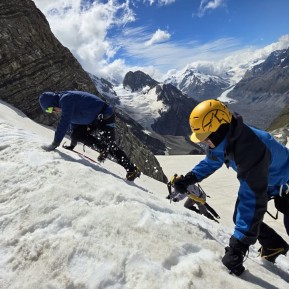 🌄 Ball Pass Summit Trek – 3 Days of Pure Alpine Magic 🏔️
Highlights from our latest unforgettable 3-day adventure on the Ball Pass Summit Trek — and WOW! Starting up at Caroline Hut, we journeyed across the incredible Ball Glacier, gained essential skills with crampons and ice axe, and soaked up those epic alpine views. 🧗♀️❄️
The climb up Kaitiaki Peak rewarded with some of the most stunning panoramas in the Southern Alps — rugged ridges, sweeping icefields, and that sense of being above it all. 😍
Swipe to see:
✨ Glacier travel in action
✨ Summit smiles
✨ Snow-covered ridges & endless sky
Whether you’re a seasoned trekker or leveling up your mountaineering skills, this alpine trek delivers adventure and jaw-dropping scenery every step of the way.
🔗 https://alpinerecreation.com/new-zealand-alpine-hikes-trekking-and-snowshoeing/new-zealand-alpine-treks-and-hikes/ball-pass-summit-trek
📸 @wild_for_flowers P. Stevens
#BallPassSummitTrek #AorakiMountCook #AlpineAdventures #CarolineHut #MountainLife 🏔️🖤 - Alpine Recreation - #432