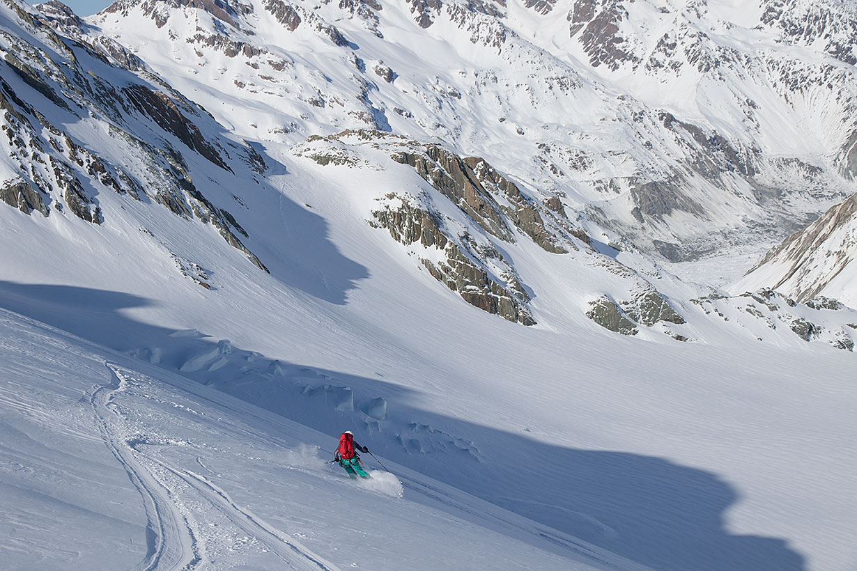 Skiing first tracks in fresh powder on the Mannering Glacier